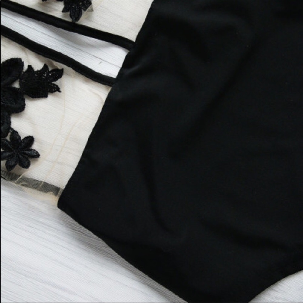 ๐HOST PICK๐ NEW BLAK FLORAL BATHING SUIT - Picture 5 of 6